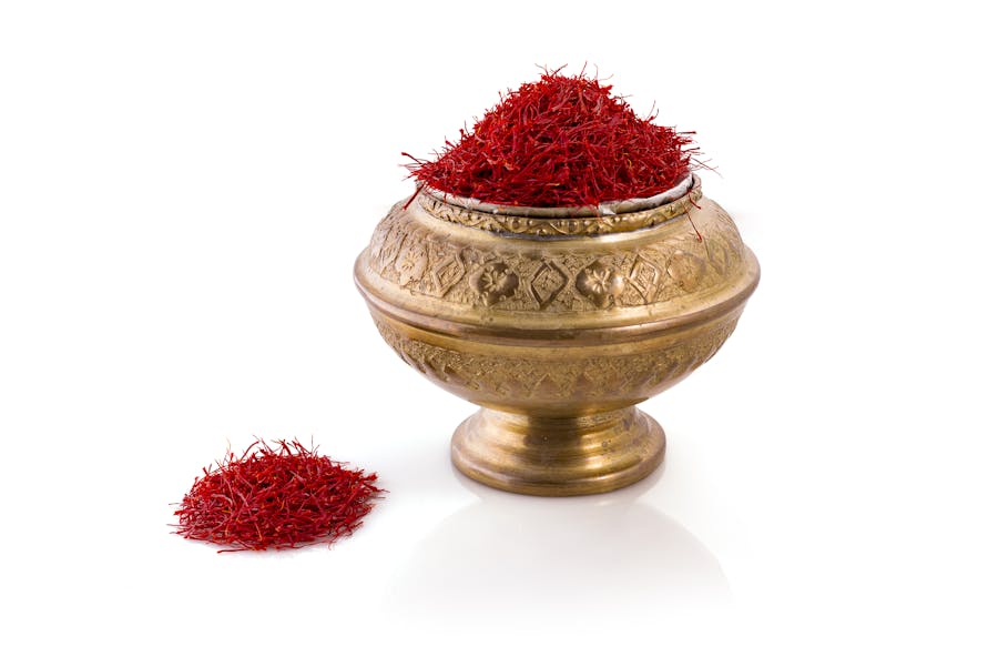 Premium saffron threads used for Zafran oil extraction